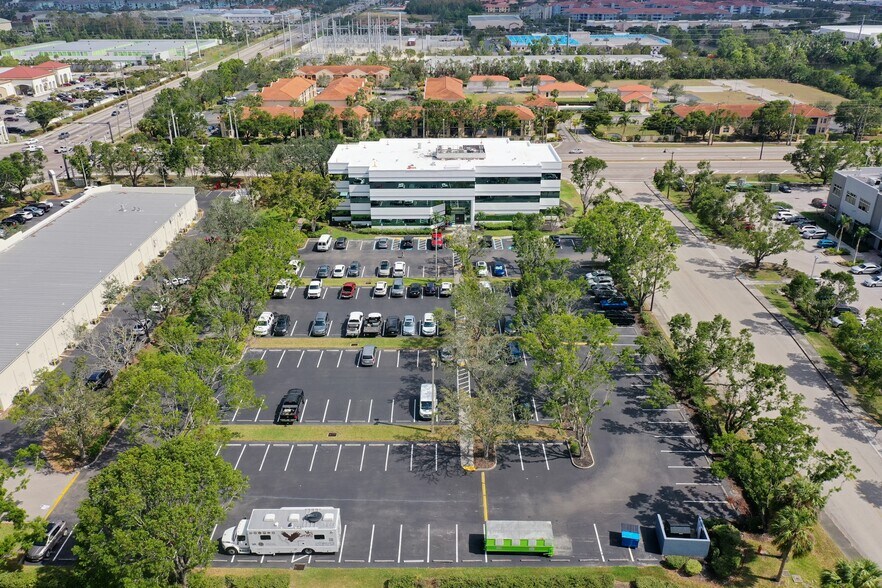 2891 Center Pointe Dr, Fort Myers, FL à vendre - Aérien - Image 2 de 3