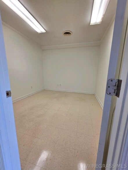 501 Plaza Drive #101,103,105 portfolio of 3 properties for sale on LoopNet.ca - Interior Photo - Image 3 of 19