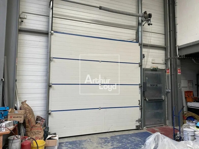 Office in Grigny for lease - Interior Photo - Image 2 of 5