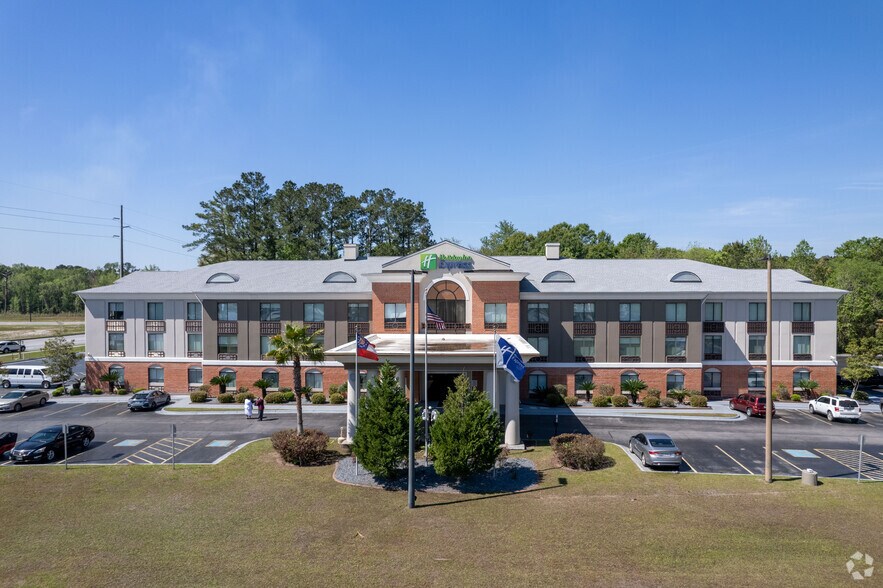 1388 E Oglethorpe Hwy, Hinesville, GA à vendre - Photo du bâtiment - Image 2 de 6