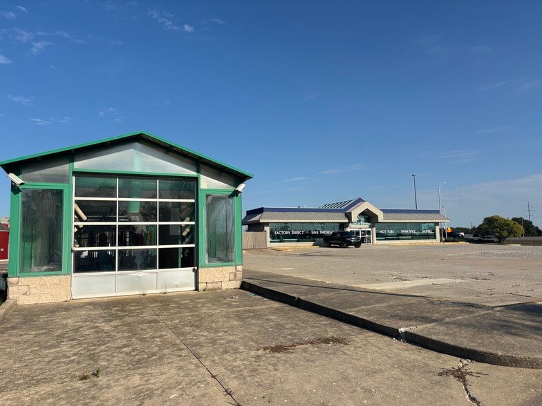 2929 E Dupont Rd, Fort Wayne, IN for sale - Building Photo - Image 2 of 8