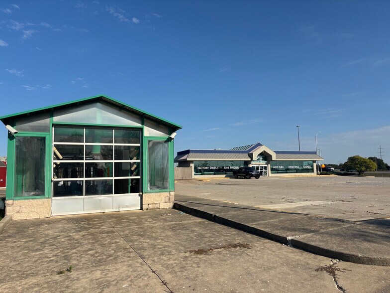 2929 E Dupont Rd, Fort Wayne, IN à vendre - Photo du bâtiment - Image 2 de 8