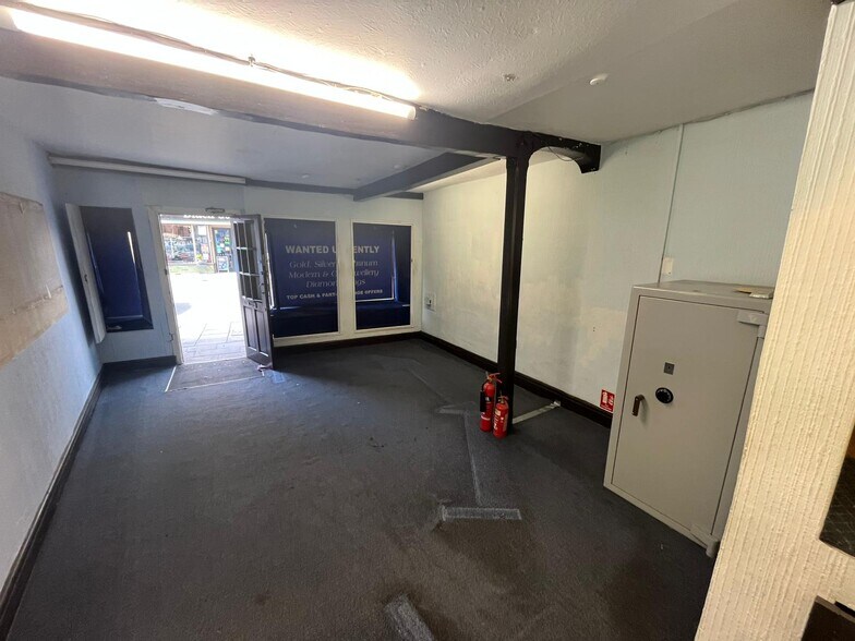 61 High St, Cheltenham à vendre - Photo du bâtiment - Image 2 de 9