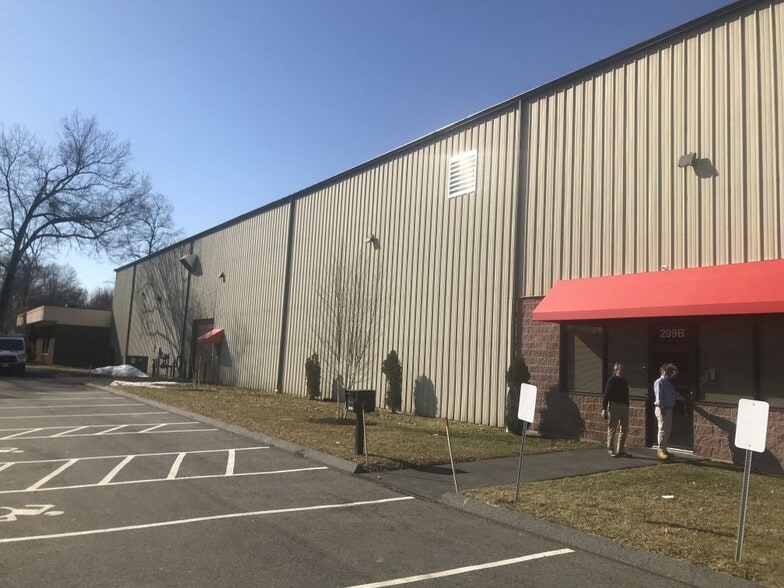 299 Industrial Park Rd, Middletown, CT à louer - Photo du bâtiment - Image 3 de 12