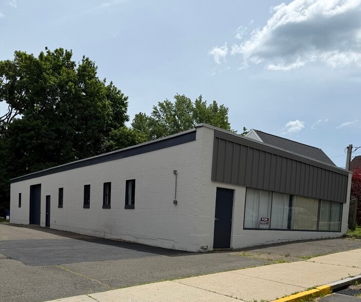 12 Pease Ave, Middletown, CT for lease - Building Photo - Image 2 of 12