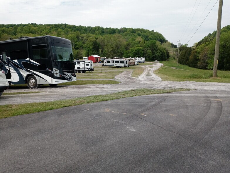 3555 John Bragg Hwy, Woodbury, TN à vendre - Photo du bâtiment - Image 2 de 12