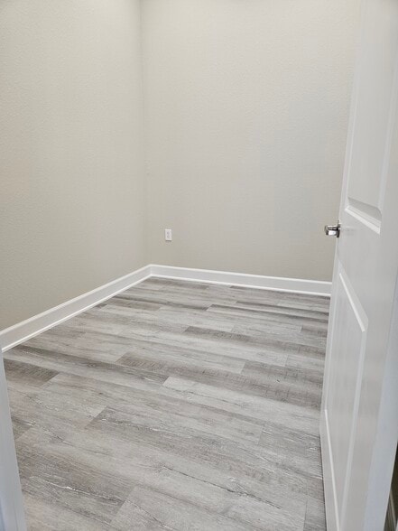 625 Regal Row, Montgomery, TX for lease - Building Photo - Image 3 of 10