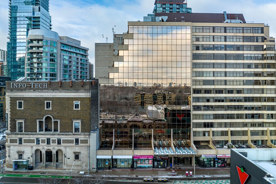 890 Yonge St, Toronto, ON à louer - Photo du bâtiment - Image 2 de 5