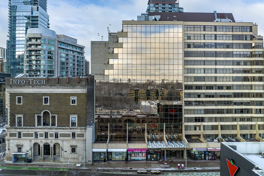 890 Yonge St, Toronto, ON à louer - Photo du bâtiment - Image 2 de 5