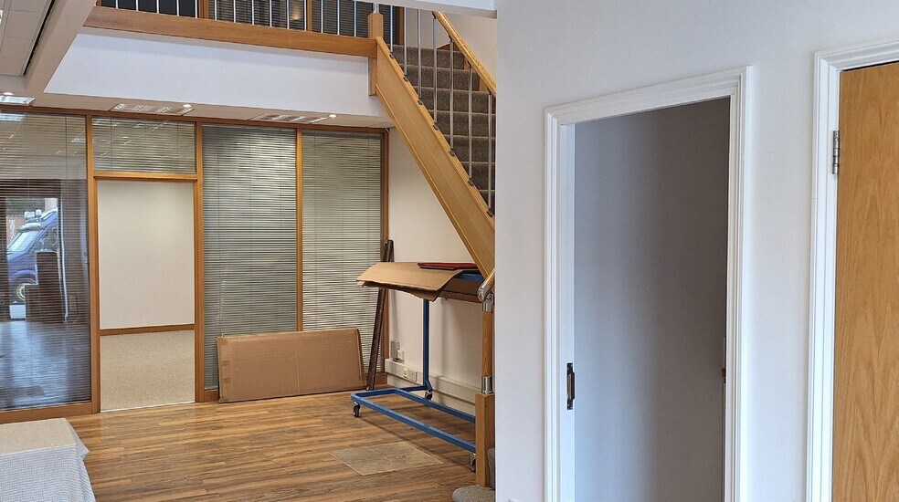 4-8 Coln Park, Andoversford for lease - Interior Photo - Image 3 of 3