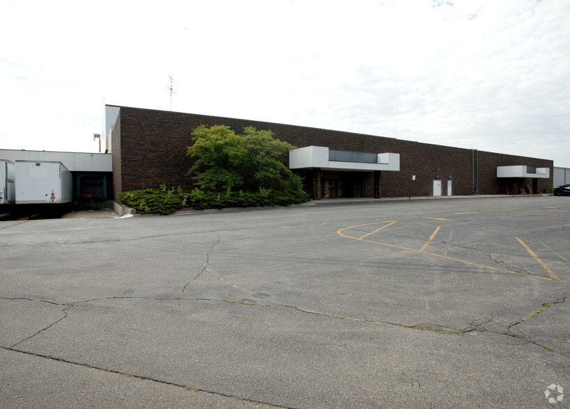 4311-4325 Plainfield Ave NE, Grand Rapids, MI for lease - Building Photo - Image 2 of 9