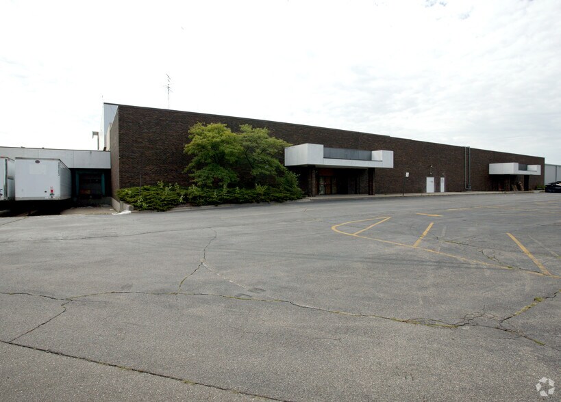 4311-4325 Plainfield Ave NE, Grand Rapids, MI à louer - Photo du bâtiment - Image 2 de 9