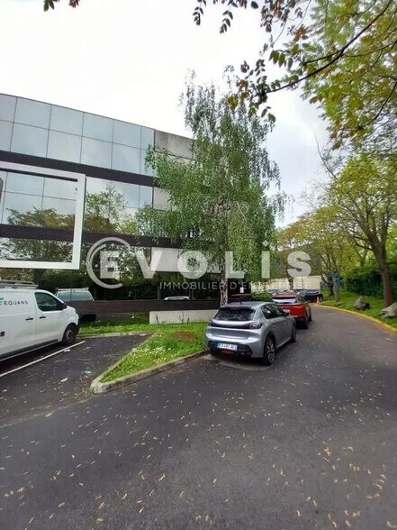 Bureau dans Châtillon à louer - Photo du bâtiment - Image 1 de 7