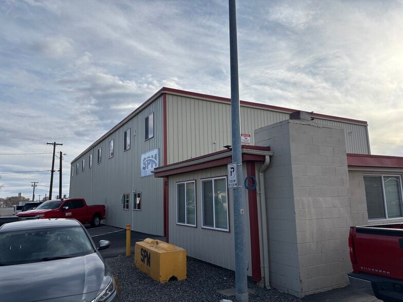 723 W Deschutes Ave, Kennewick, WA à vendre - Photo du bâtiment - Image 2 de 10