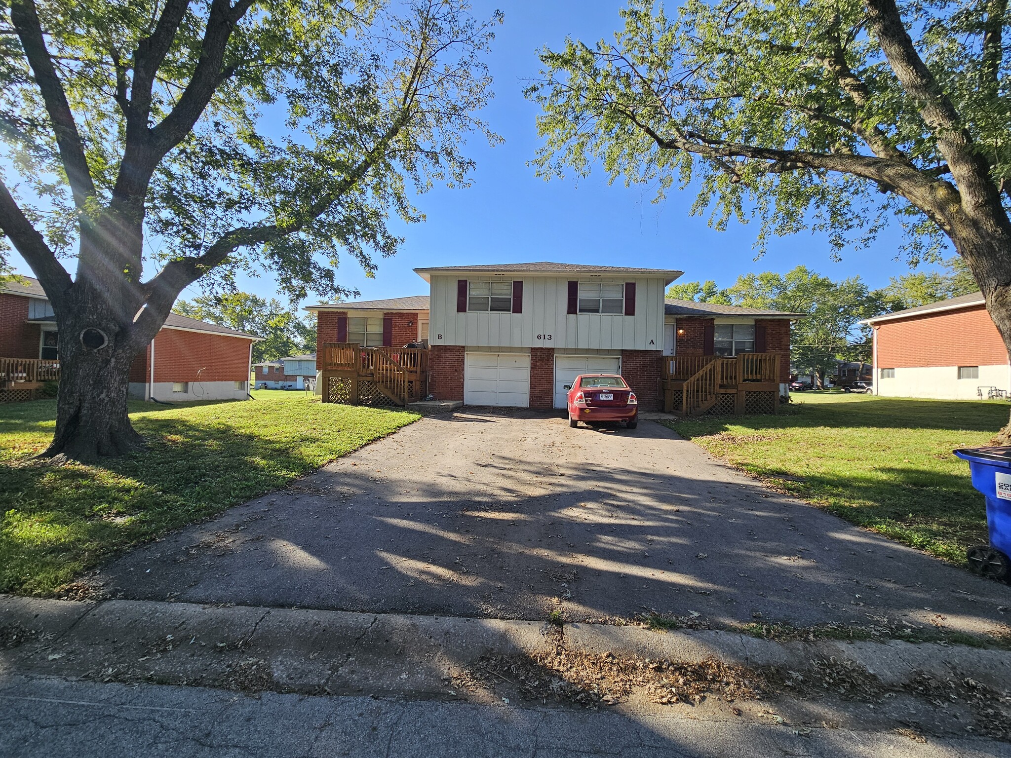 613 NE Columbus St, Lee's Summit, MO à vendre Photo principale- Image 1 de 2