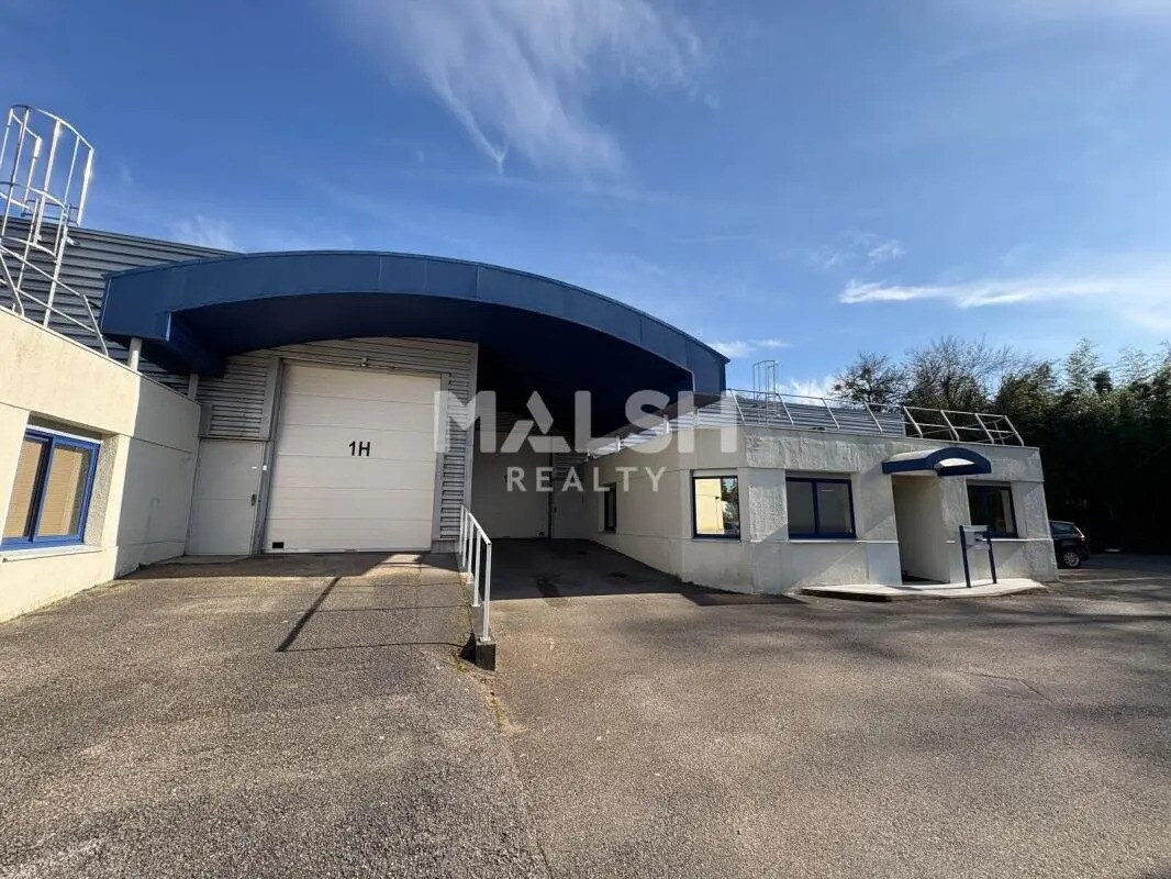 Office in Saint-Genis-Laval for lease Building Photo- Image 1 of 24