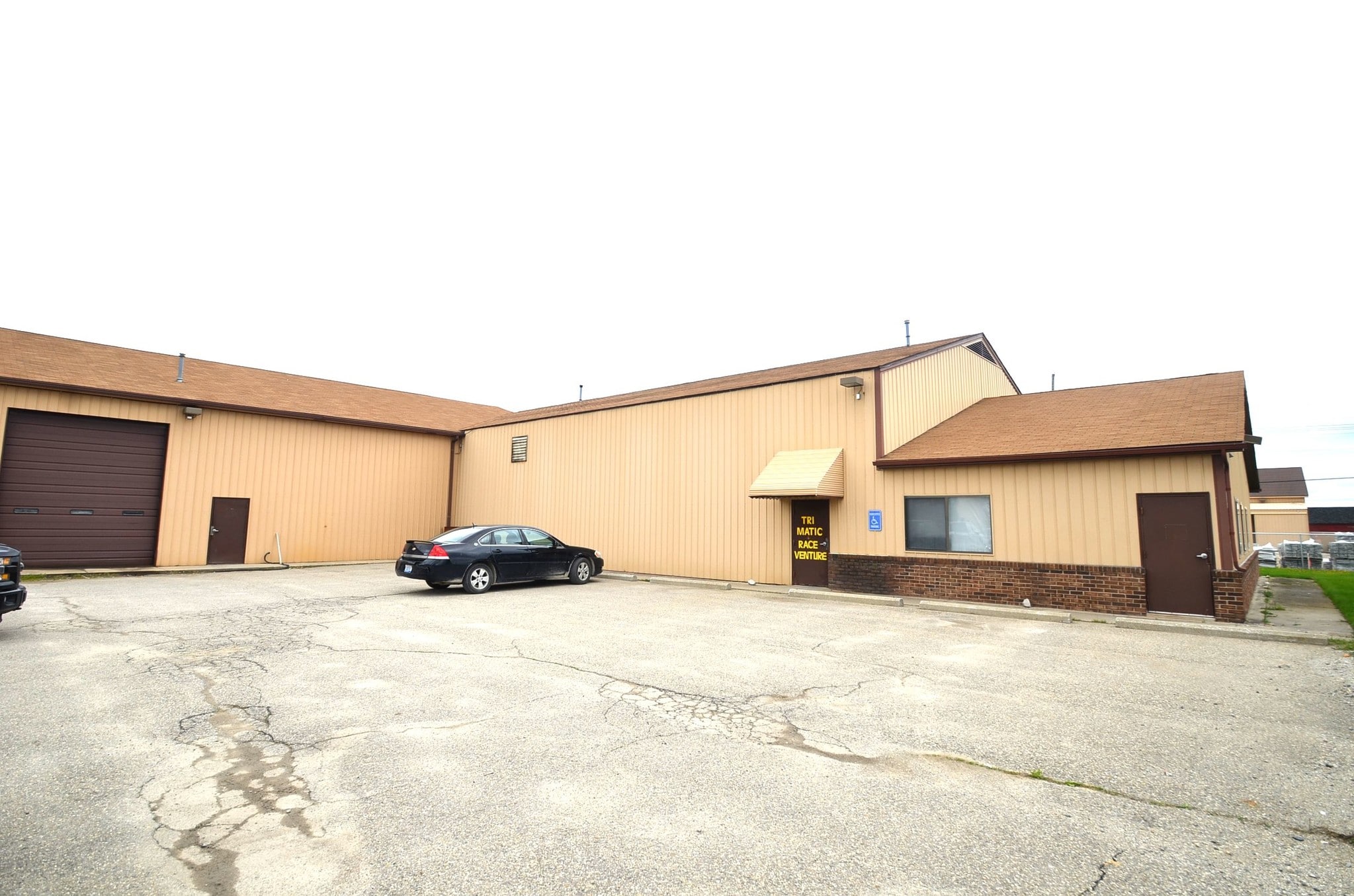 5684 E Highland Rd, Howell, MI for lease Primary Photo- Image 1 of 8