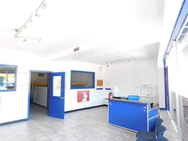 22241-22255 Lorain Rd, Fairview Park, OH à louer - Photo du bâtiment - Image 3 de 23