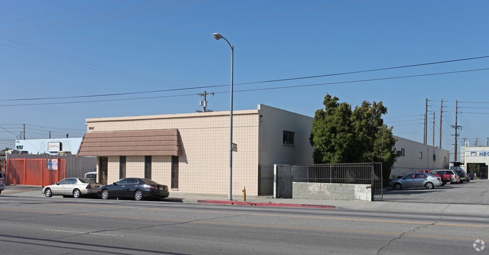 9767 Glenoaks Blvd, Sun Valley, CA for lease - Building Photo - Image 2 of 5