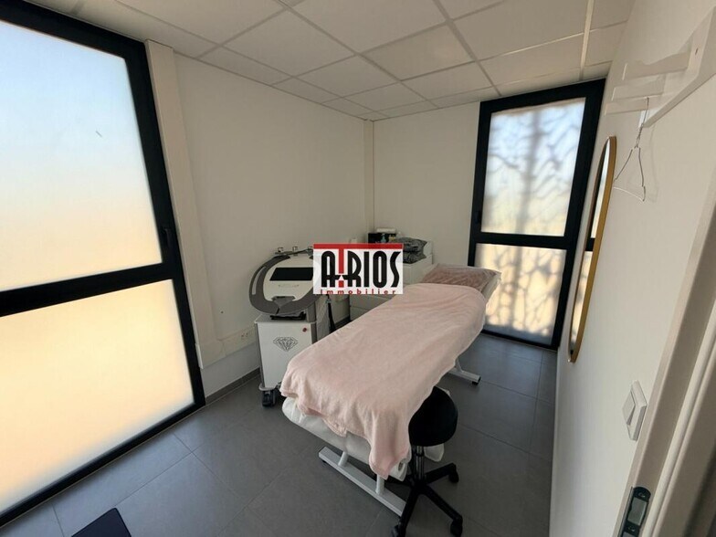 Office in LA MOUTONNE for lease - Interior Photo - Image 3 of 14