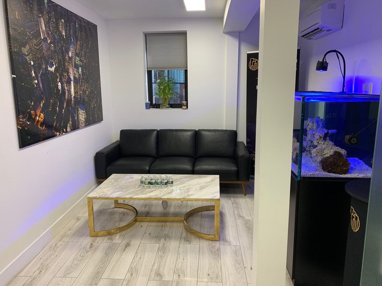 13531 Kew Gardens Rd, Richmond Hill, NY for sale - Lobby - Image 3 of 8