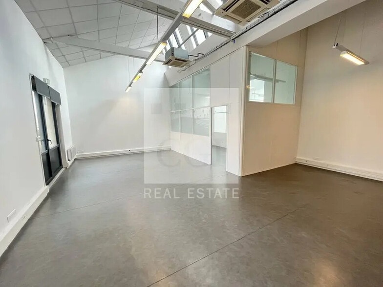 Office in Lyon for lease - Interior Photo - Image 2 of 9