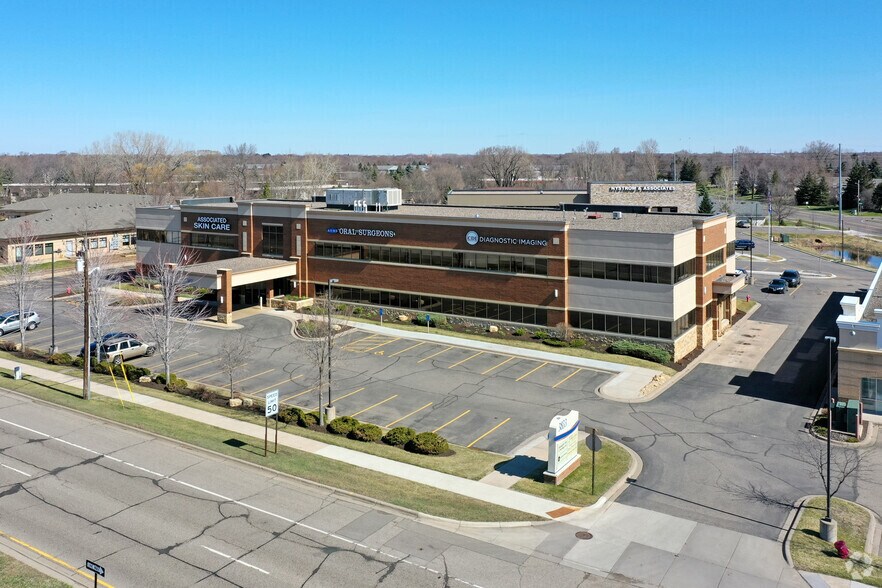 3833 Coon Rapids Blvd NW, Coon Rapids, MN à louer - Photo du bâtiment - Image 3 de 3