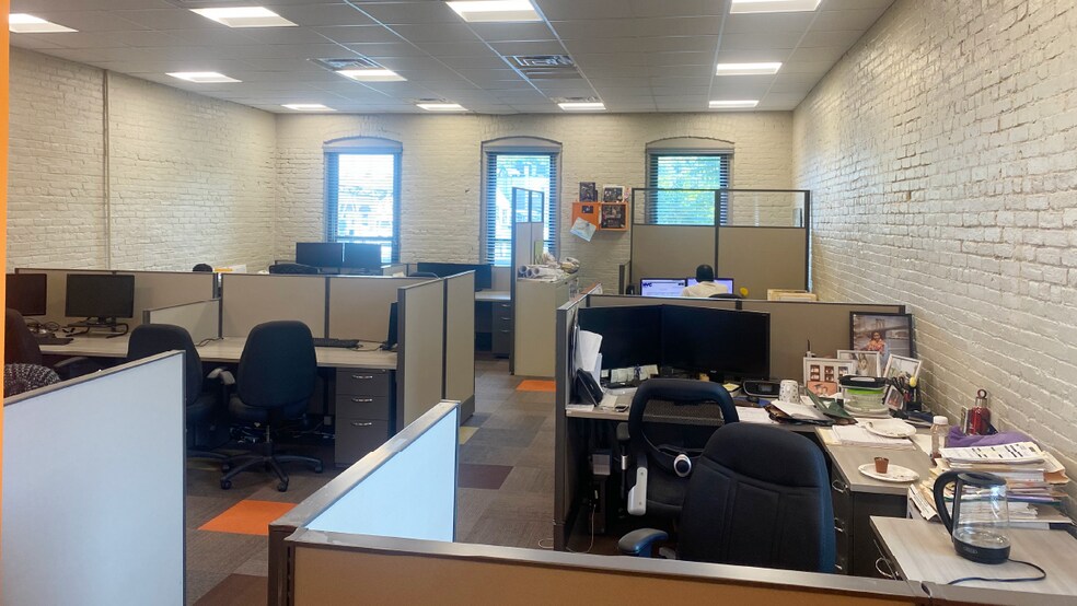 52 Diamond St, Brooklyn, NY à louer - Photo intérieure - Image 3 de 6