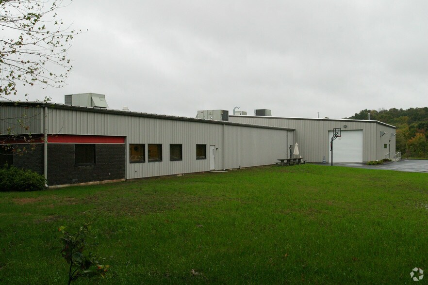 370 N Main St, Marlborough, CT à louer - Photo du bâtiment - Image 2 de 4