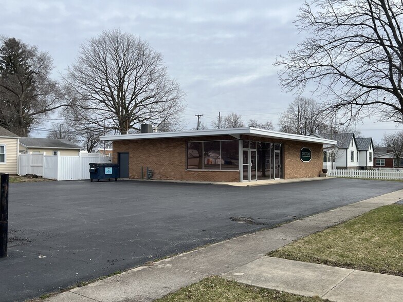 103 E 3rd St, Aroma Park, IL à vendre - Photo du bâtiment - Image 2 de 24