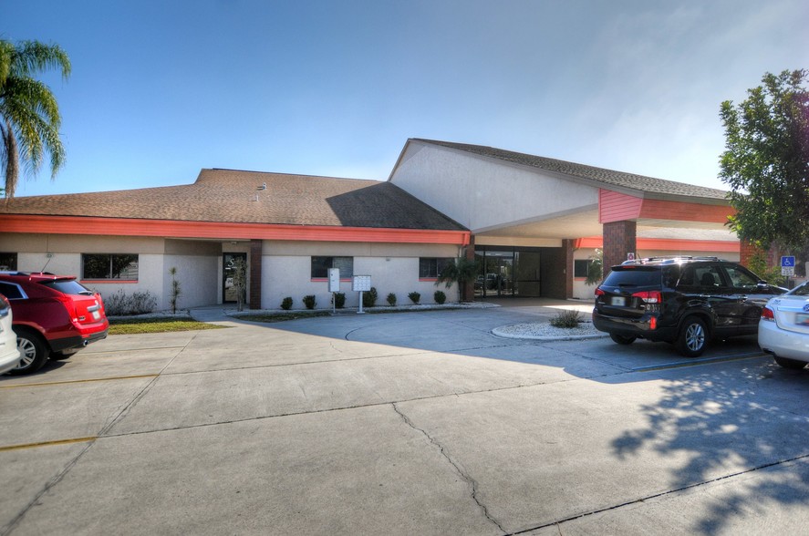 2328 Hancock Bridge Pky W, Cape Coral, FL for lease - Primary Photo - Image 1 of 2