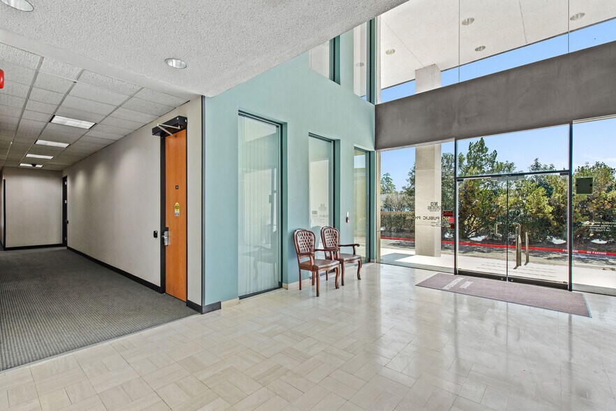 4141 N Sam Houston Pky E, Houston, TX for lease - Building Photo - Image 3 of 9