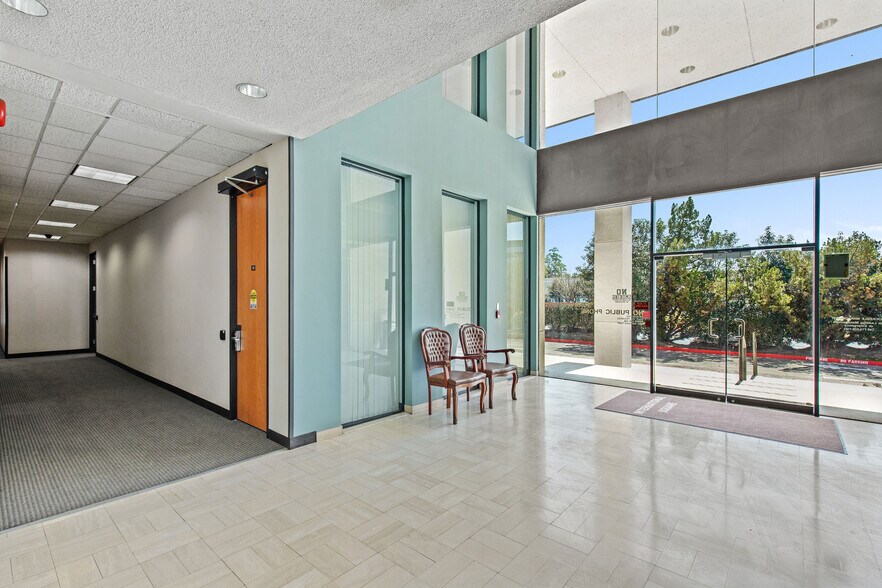 4141 N Sam Houston Pky E, Houston, TX à louer - Photo intérieure - Image 3 de 9