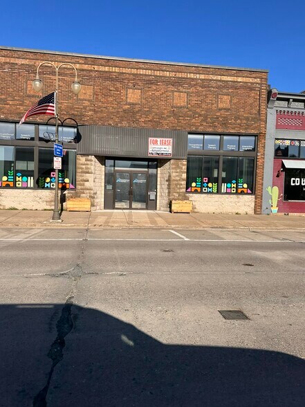 127 S Knowles Ave, New Richmond, WI à louer - Photo du bâtiment - Image 2 de 18