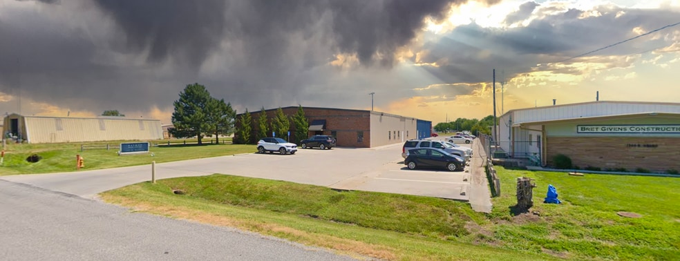 1302 N Grand St, Hutchinson, KS for sale - Building Photo - Image 1 of 9