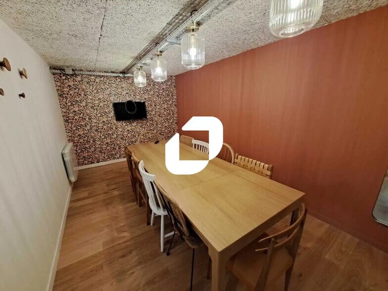 Office in Vincennes for lease - Interior Photo - Image 3 of 5