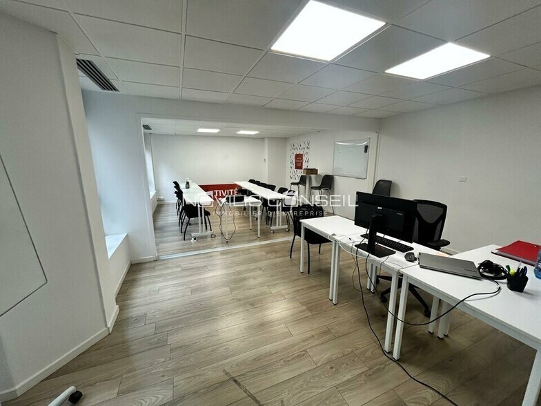 Office in Toulouse for lease - Interior Photo - Image 2 of 11