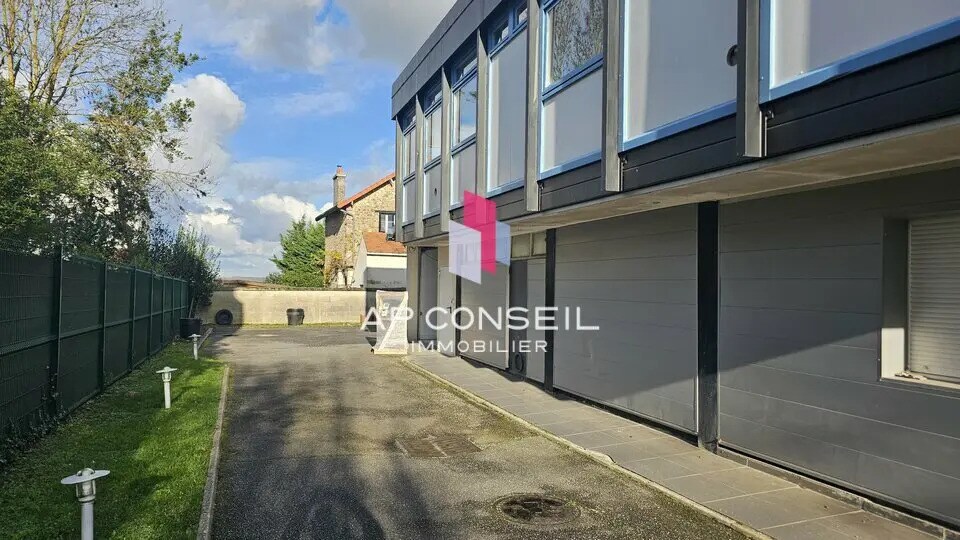 Bureau dans SAINT CYR L ECOLE à louer - Photo du bâtiment - Image 1 de 8