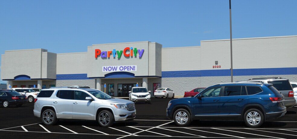 2010 SW Westport Dr, Topeka, KS à louer - Photo du bâtiment - Image 2 de 5