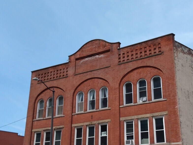 2206 Superior Via, Cleveland, OH à louer - Photo du bâtiment - Image 2 de 3