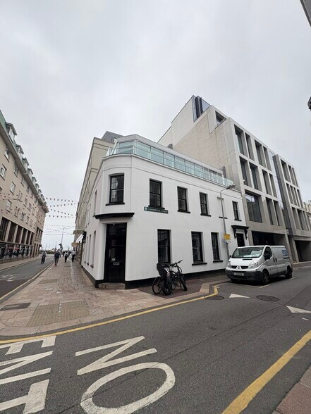 1 Commercial St, Jersey à louer - Photo du bâtiment - Image 1 de 2