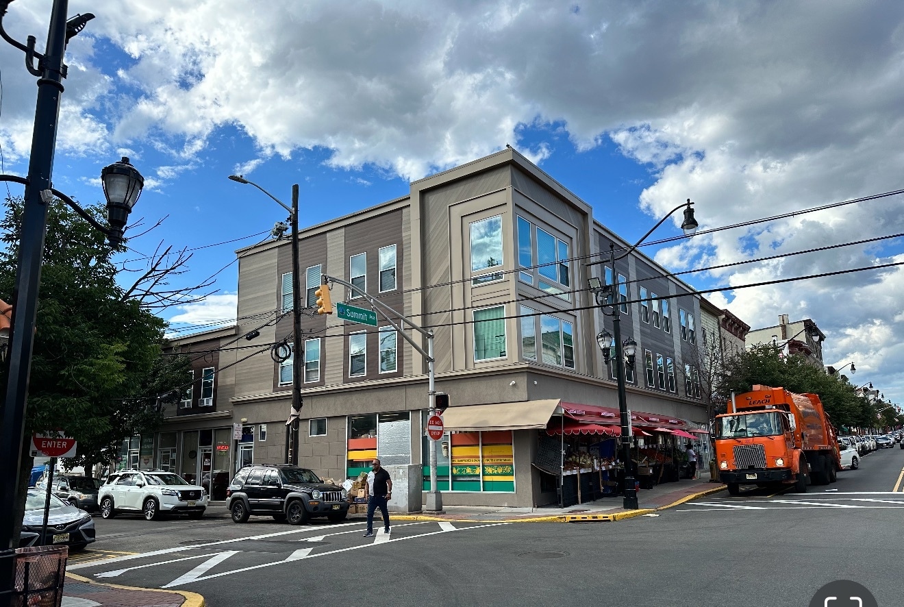 801-811 Summit Ave, Union City, NJ for lease Building Photo- Image 1 of 2