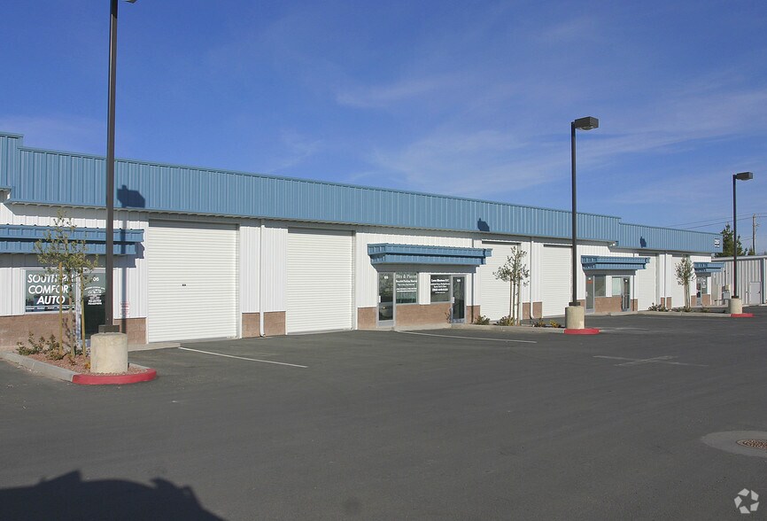 2267-2277 W Gowan Rd, North Las Vegas, NV à louer - Photo du bâtiment - Image 3 de 13