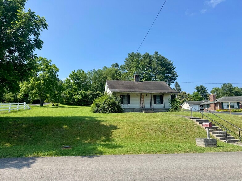 1388 Ritter Dr, Daniels, WV à vendre - Photo du bâtiment - Image 3 de 37