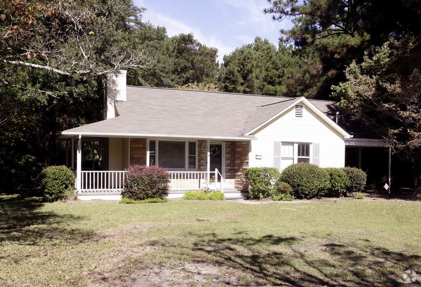 814 N Cedar St, Summerville, SC for sale - Primary Photo - Image 1 of 5