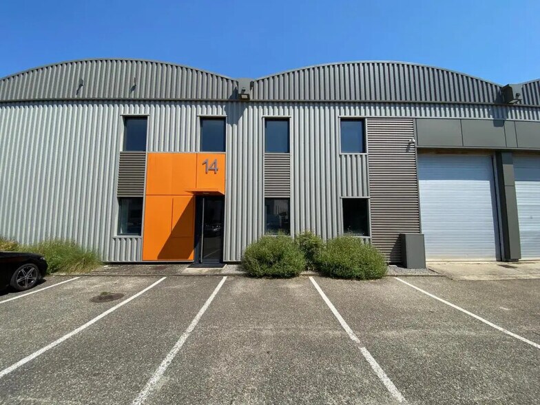 Flex dans Dardilly à louer - Photo du bâtiment - Image 2 de 11