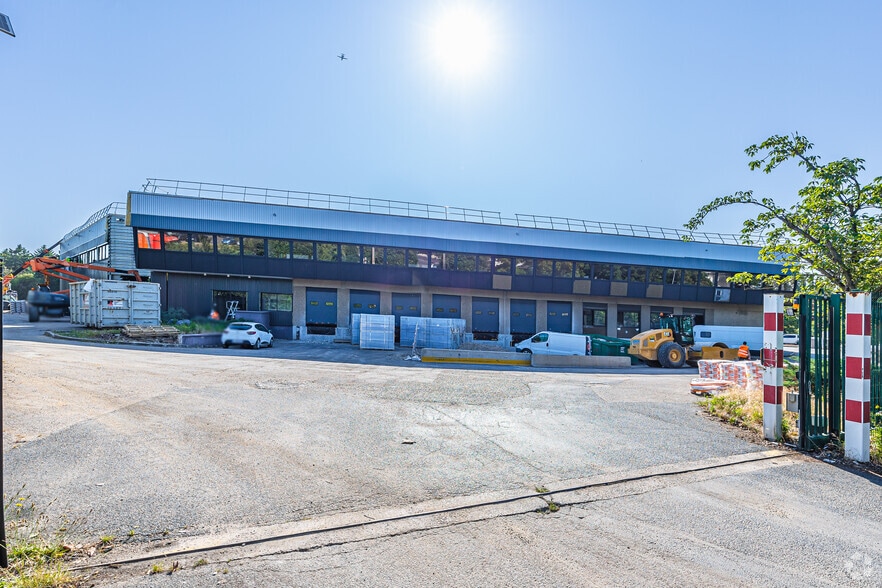 34 Avenue Du 8 Mai 1945, Villeneuve-la-Garenne for lease - Building Photo - Image 3 of 3