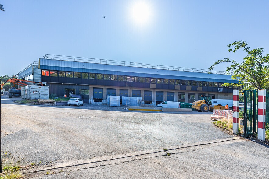 34 Avenue Du 8 Mai 1945, Villeneuve-la-Garenne à louer - Photo du bâtiment - Image 3 de 3