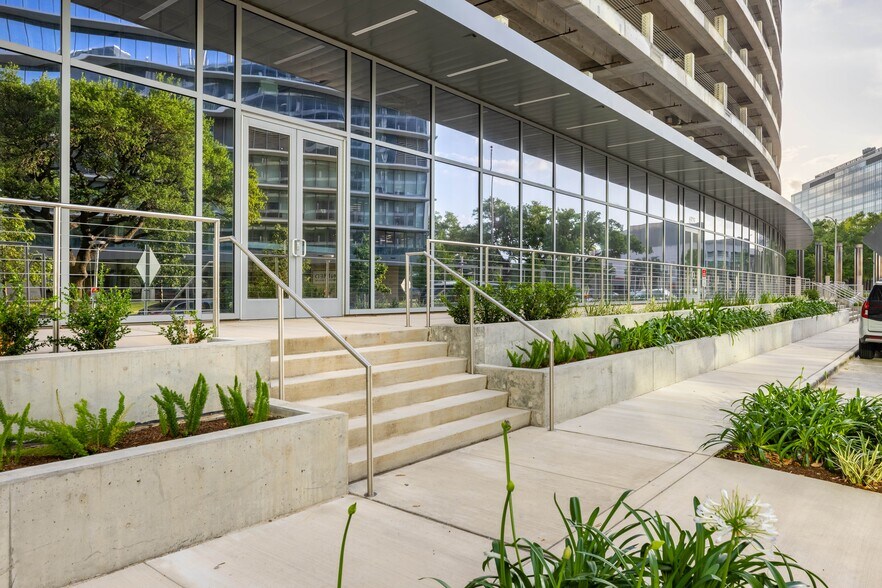 6919 Main St, Houston, TX à louer - Photo du bâtiment - Image 2 de 5