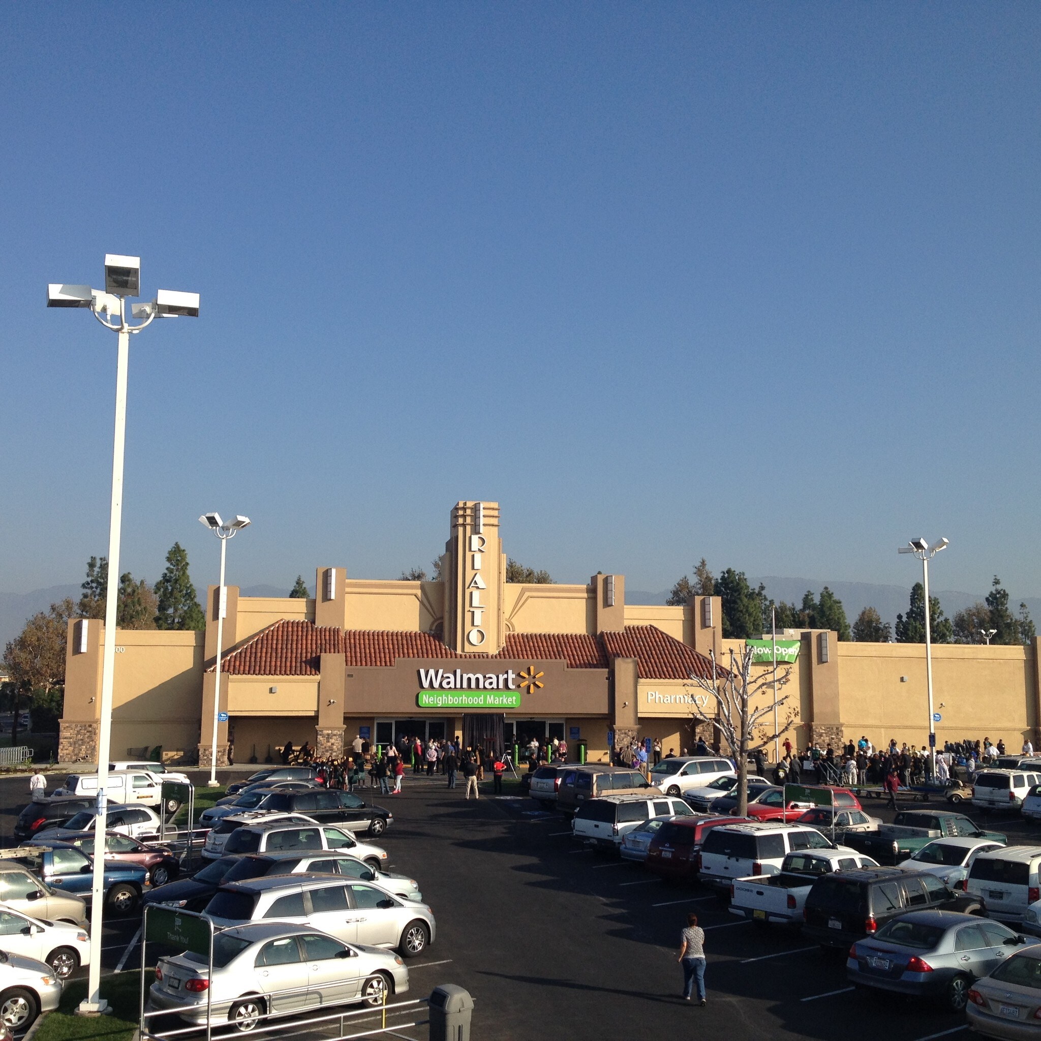 128-300 W Base Line Rd, Rialto, CA à louer Photo du bâtiment- Image 1 de 8